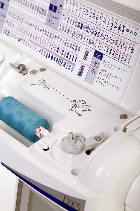 HZL-DX5 Professional Quality Quilting and Sewing Machine with 185 Stitch Patterns and 3 Fonts