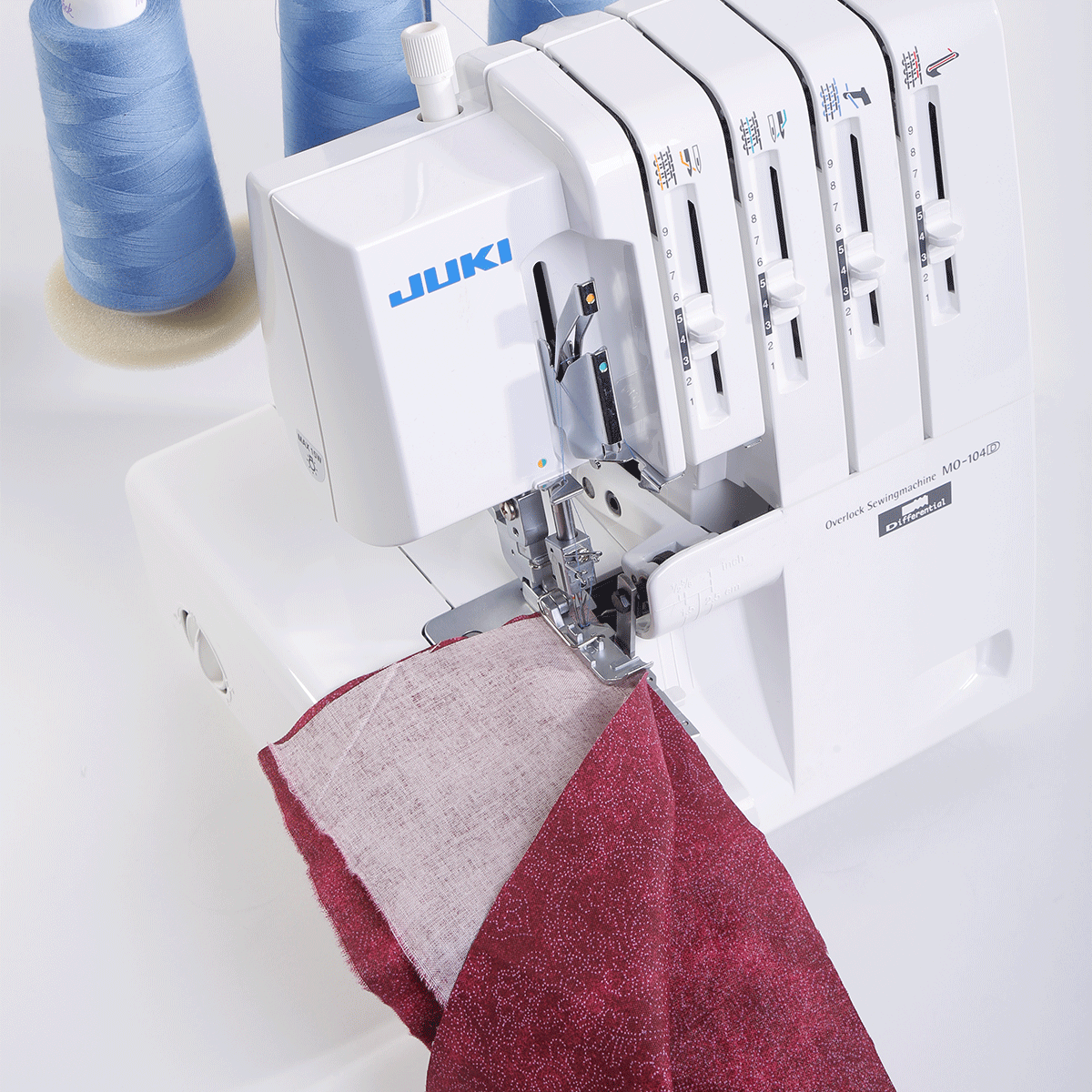 MO-104D 2/3/4 Thread Overlock with Differential Feed and Rolled Hem