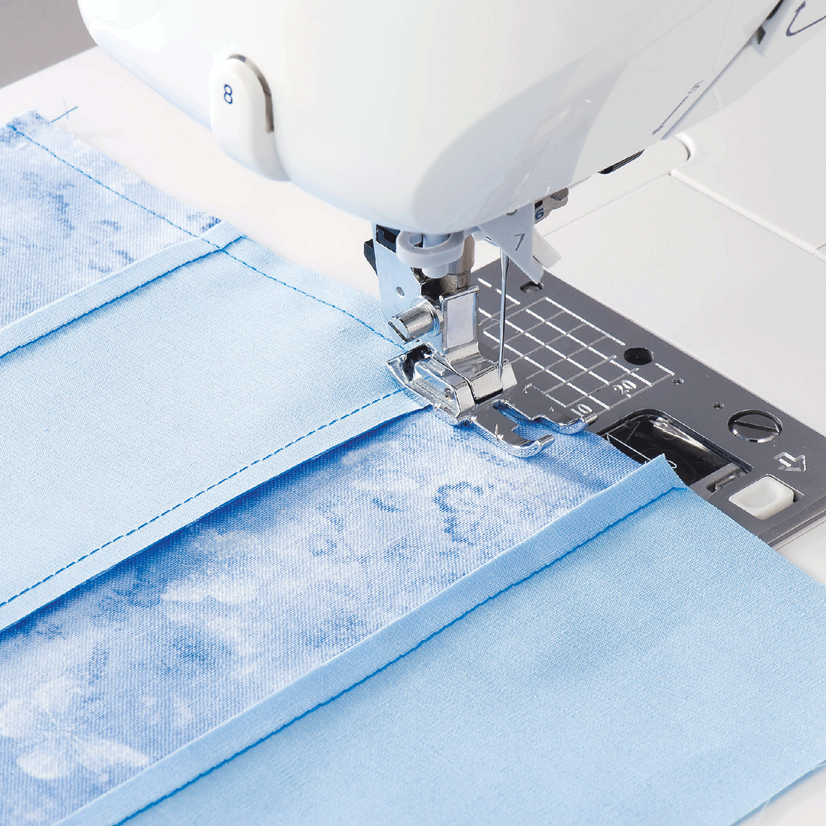 HZL-DX5 Professional Quality Quilting and Sewing Machine with 185 Stitch Patterns and 3 Fonts