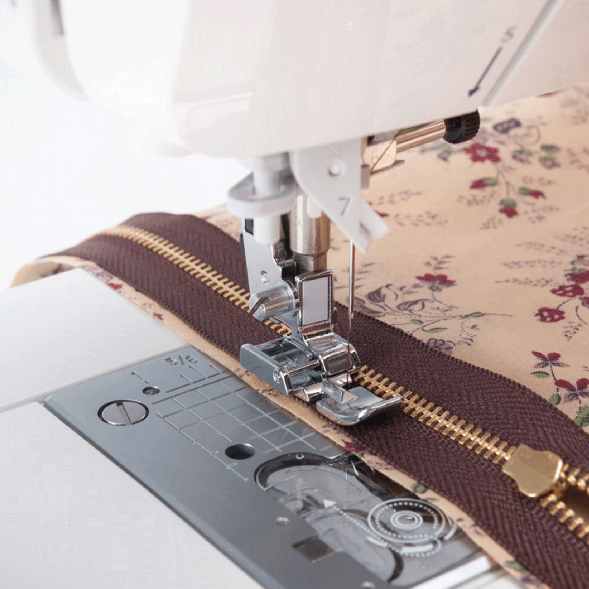 HZL-70HW-A Compact Size Computer Controlled Sewing Machine with 80 Stitch Patterns
